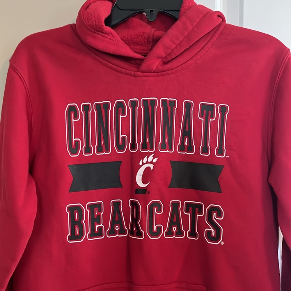 Cincinnati Bearcats Long Sleeve Red Hoodie Boys/Teen Size XL w Front Pocket